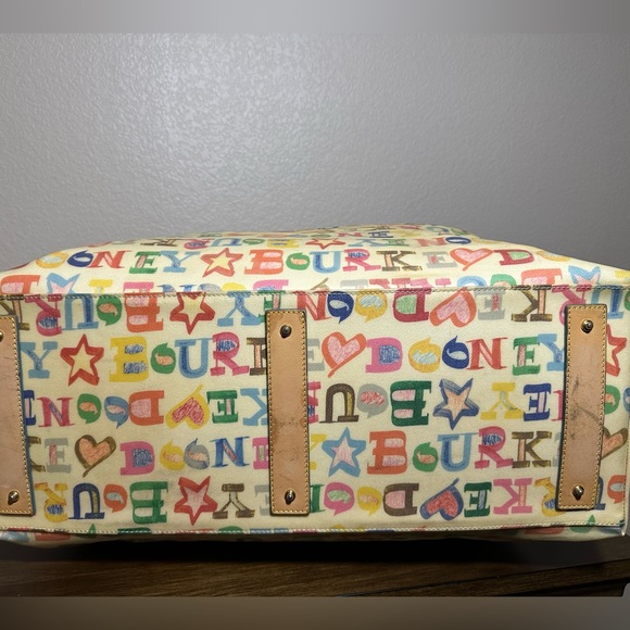 Dooney & Bourke Vintage travel bag. - Picture 9 of 16